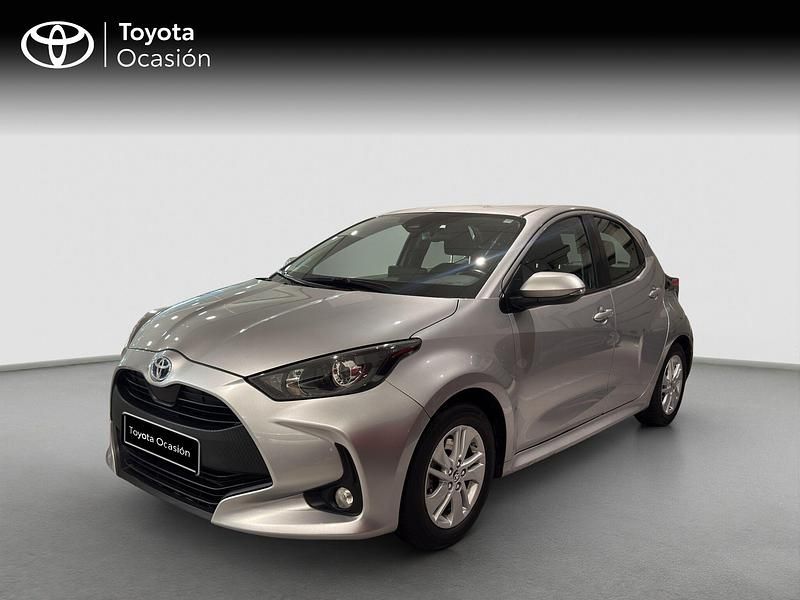 Usado Toyota Yaris Active 116 CV (85 kW) 2021 Gris Utilitario