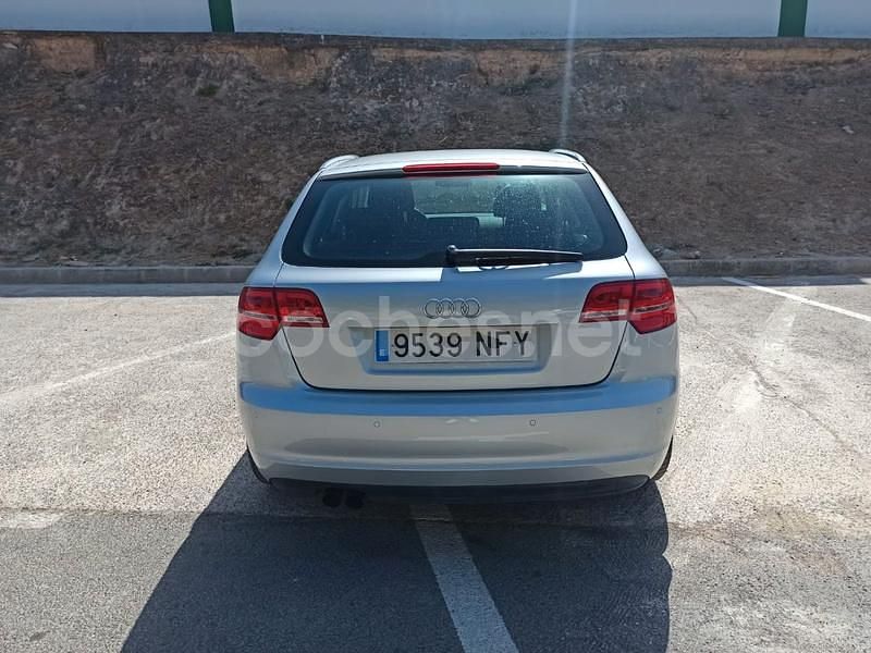 Usado Audi A3 Attraction 125 CV (91 kW) 2012 Gris / plata Berlina