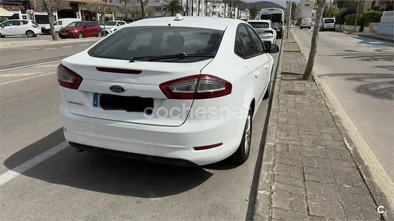 Usado Ford Mondeo Trend 115 CV (84 kW) 2014 Blanco Berlina