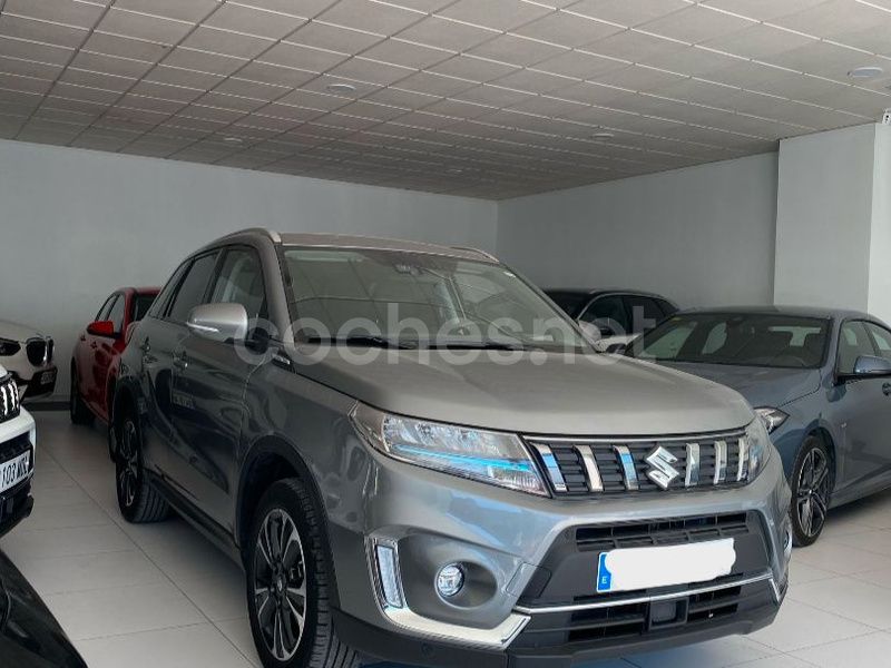 Gris / plata Usado 2023 Suzuki Vitara GLX SUV | 22.490 € (Precio justo) - Imagen 1/4