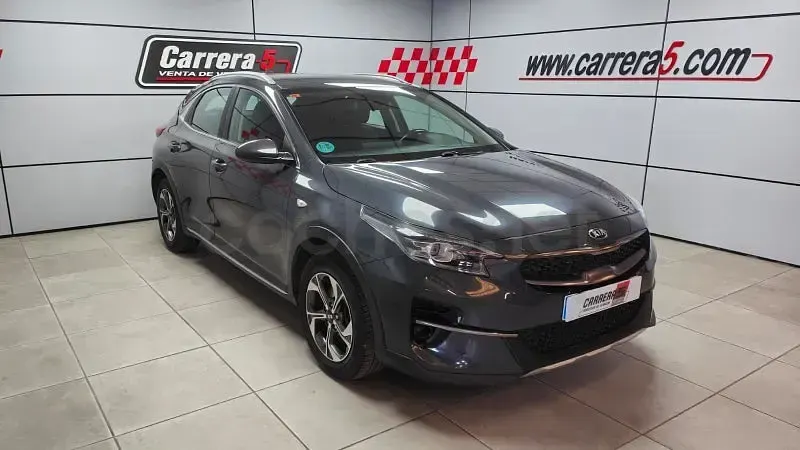 Usado Kia XCeed 115 CV (84 kW) 2019 Gris / plata SUV