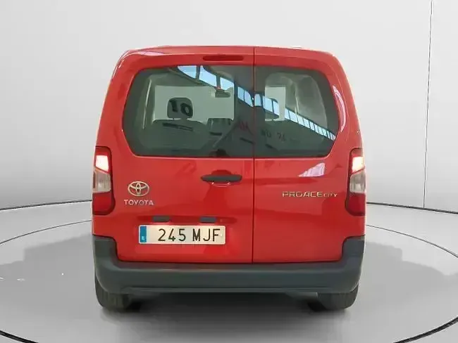 Usado Toyota Proace City City 131 CV (96 kW) 2023 Blanco Monovolumen