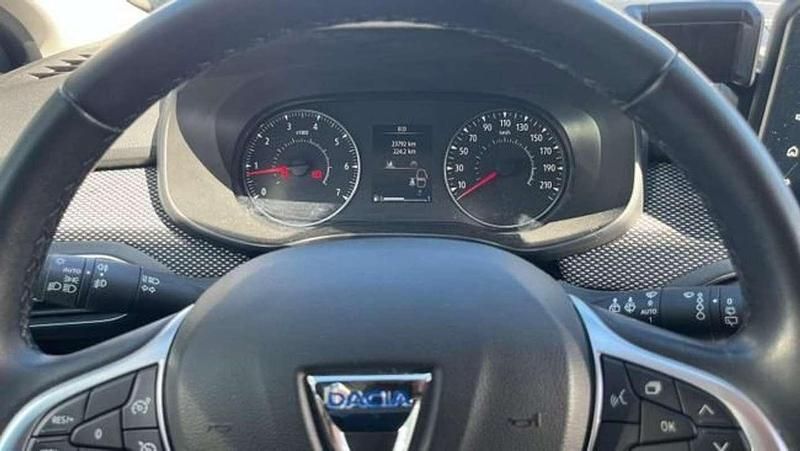 Usado Dacia Jogger 110 CV (80 kW) 2022 Plateado Monovolumen