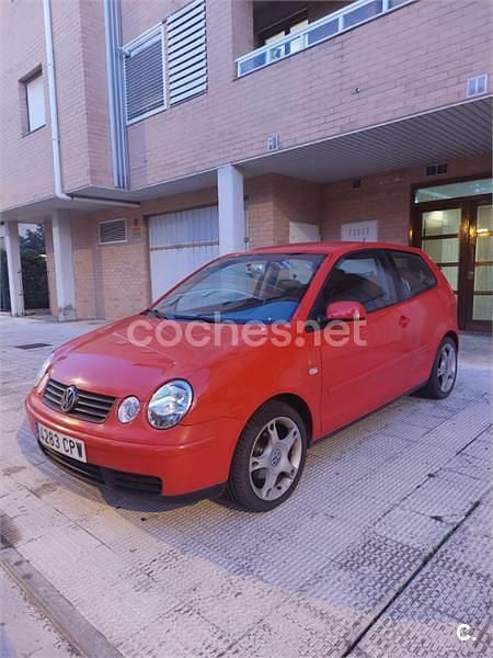Rojo Usado 2003 VW Polo Trendline Berlina | 2900 € (Precio justo) - Imagen 1/4