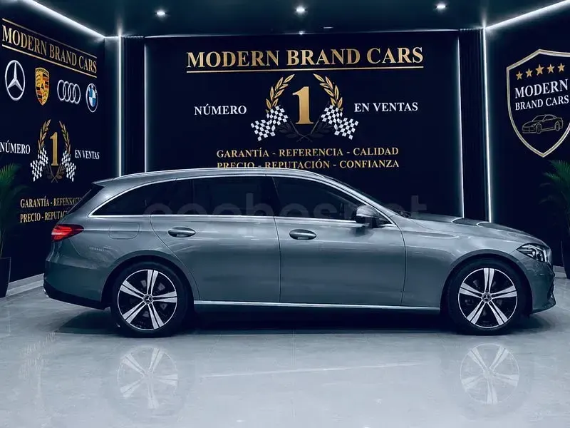 Usado Mercedes C220 200 CV (147 kW) 2023 Gris / plata Familiar