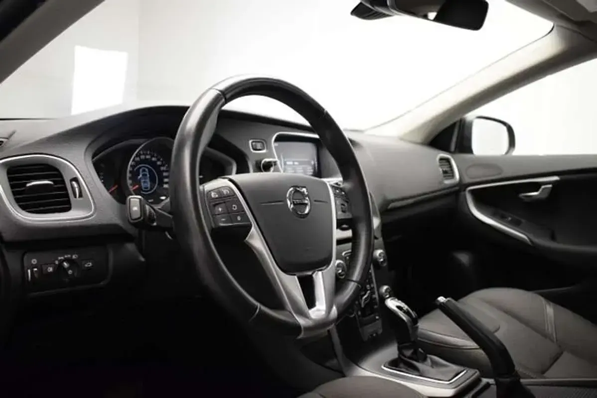 Usado Volvo V40 CC 120 CV (88 kW) 2018 Gris Familiar
