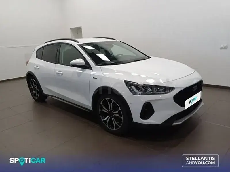 Usado Ford Focus Active 155 CV (114 kW) 2022 Blanco Berlina