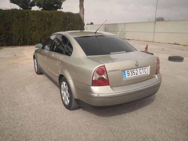 Usado VW Passat Highline 129 CV (94 kW) 2004 Beige Berlina