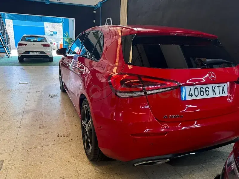 Usado Mercedes A180 116 CV (85 kW) 2019 Rojo Berlina