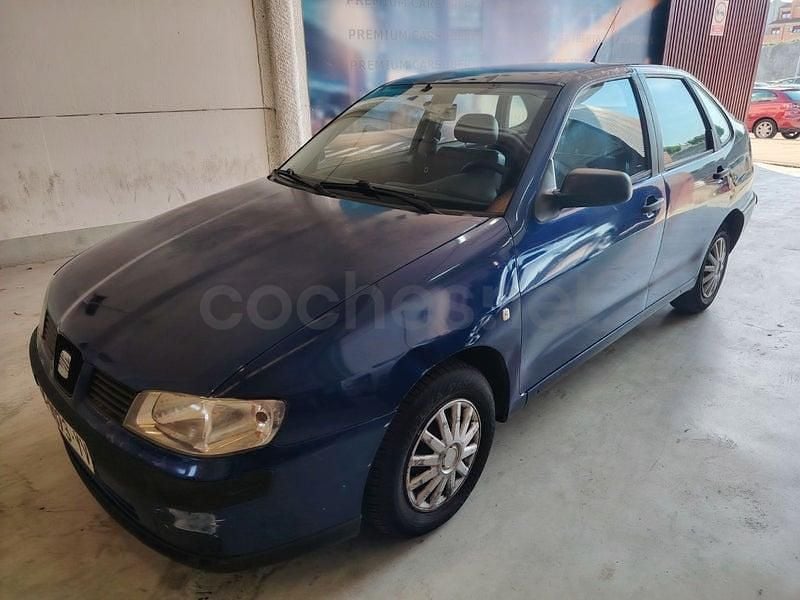 Usado Seat Cordoba Stella 68 CV (50 kW) 2000 Azul Berlina