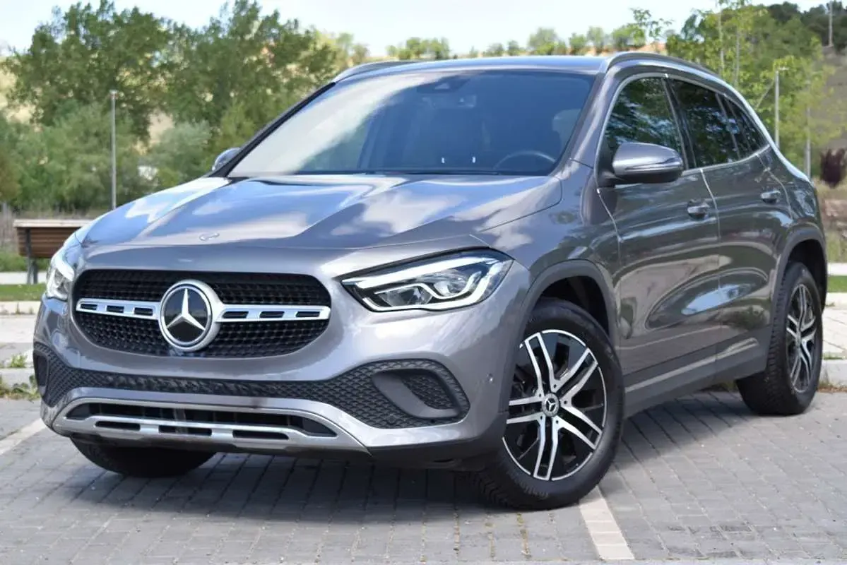 Usado Mercedes GLA200 Advantage 163 CV (119 kW) 2021 Gris SUV