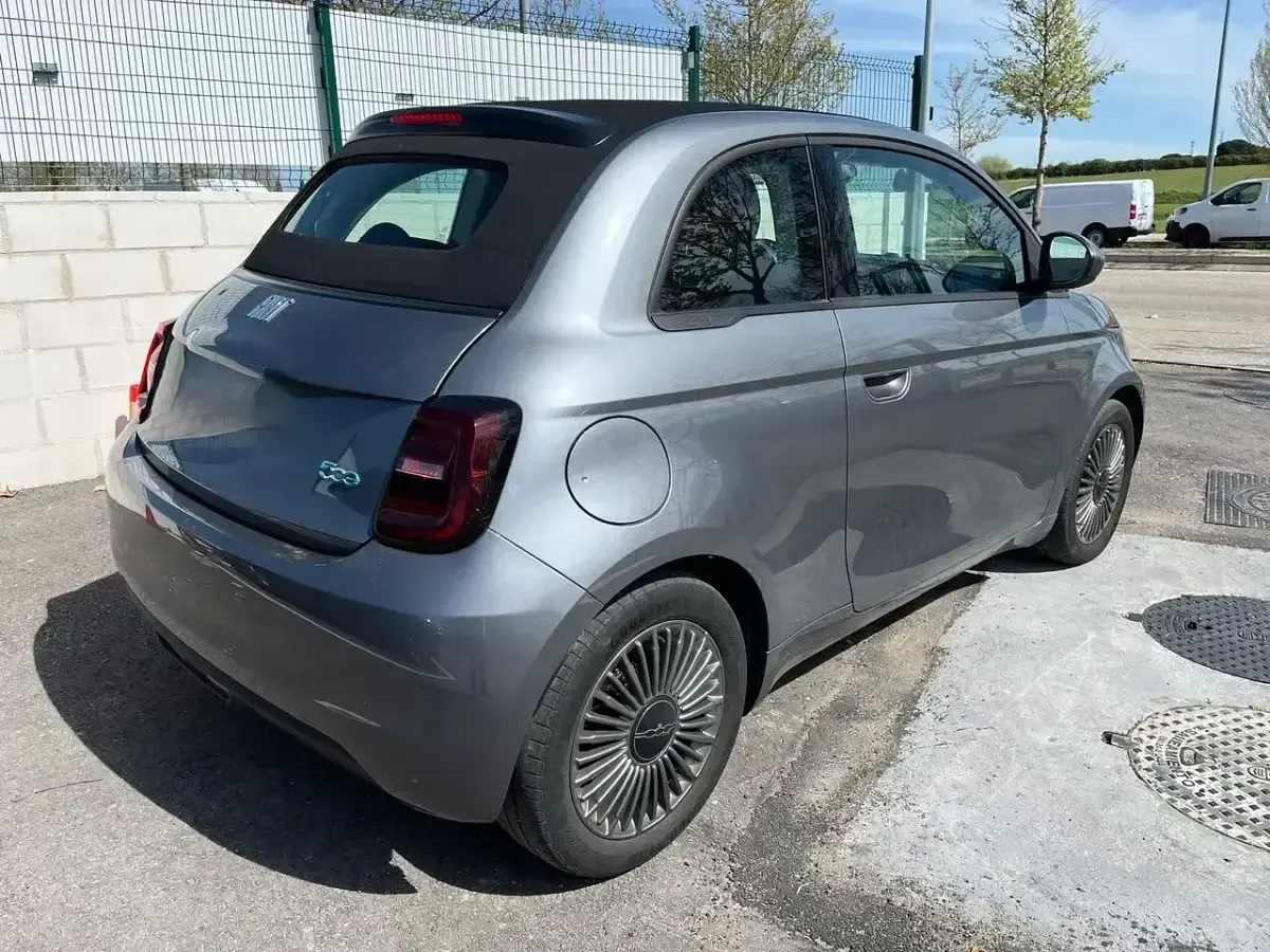 Usado Fiat 500e Icon 86 kW (118 CV) 2022 Gris Descapotable