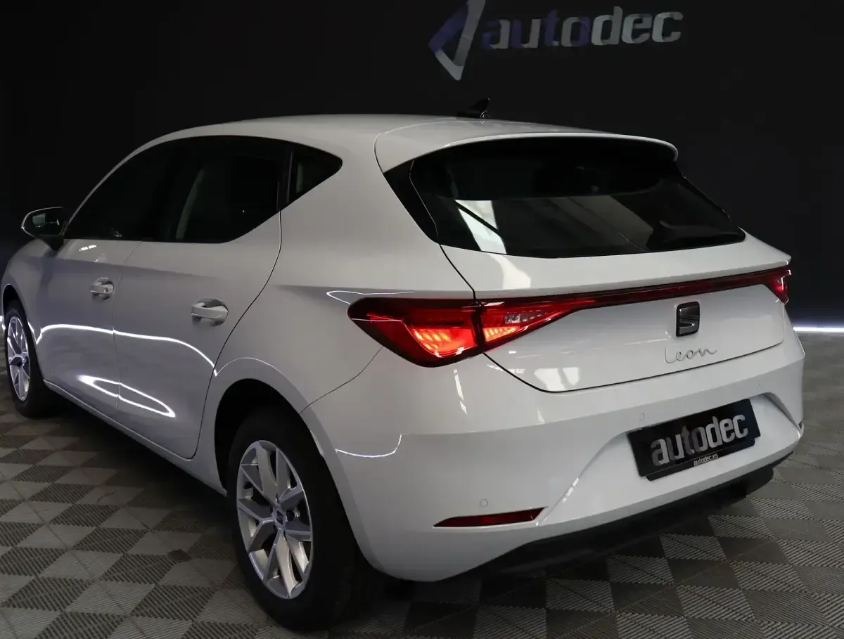 Usado Seat Leon Style 110 CV (80 kW) 2024 Blanco Utilitario