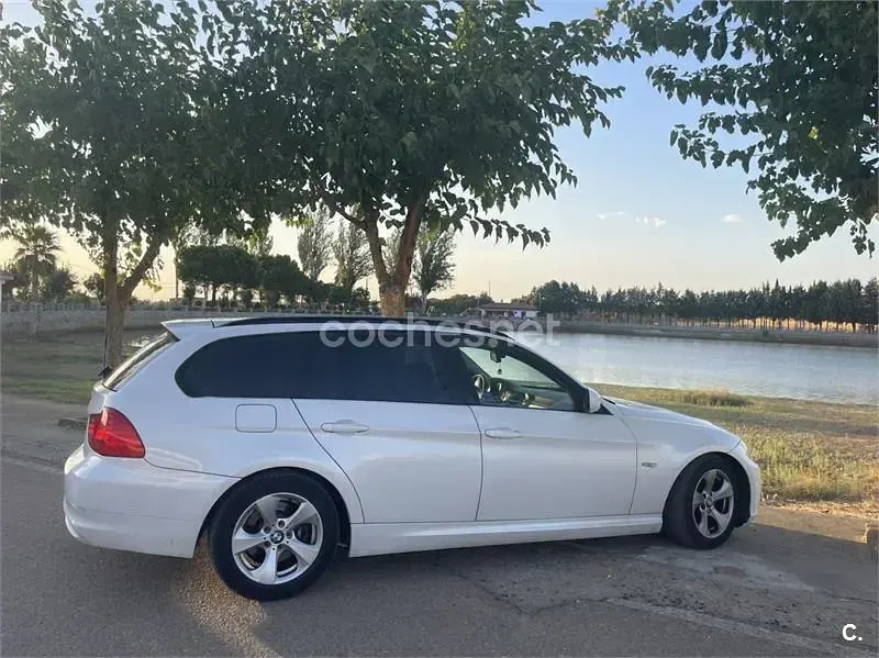 Usado BMW 320 Efficient Dynamics 163 CV (119 kW) 2011 Blanco Familiar
