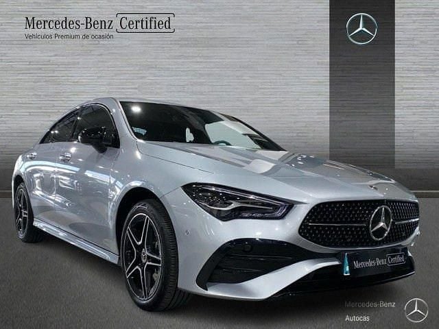 Usado Mercedes CLA250e 218 CV (160 kW) 2025 Plata hightech Berlina