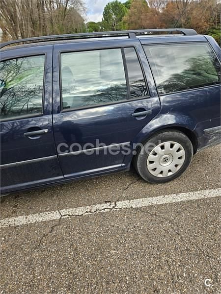 Usado VW Golf IV Highline 110 CV (80 kW) 2000 Azul Familiar