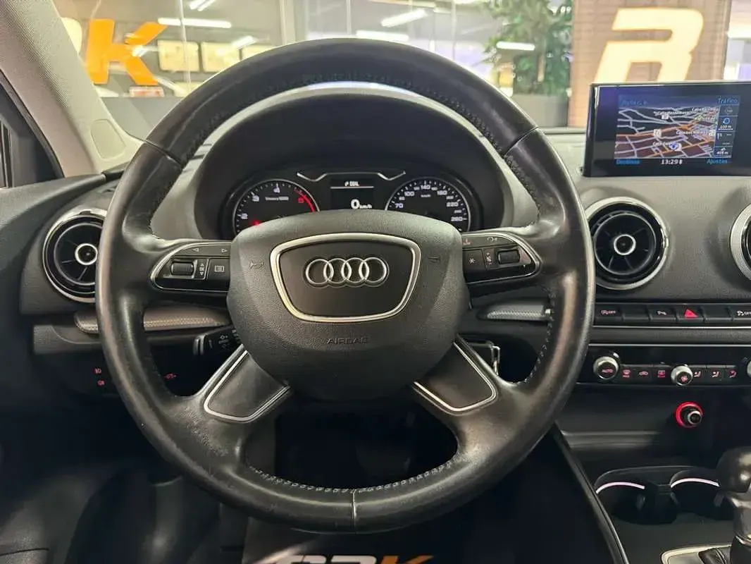 Usado Audi A3 Sportback Attraction 110 CV (80 kW) 2015 Blanco Utilitario