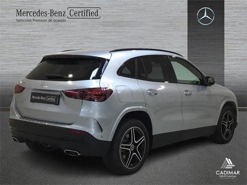 Usado Mercedes GLA250 AMG line 218 CV (160 kW) 2024 Plata hightech SUV