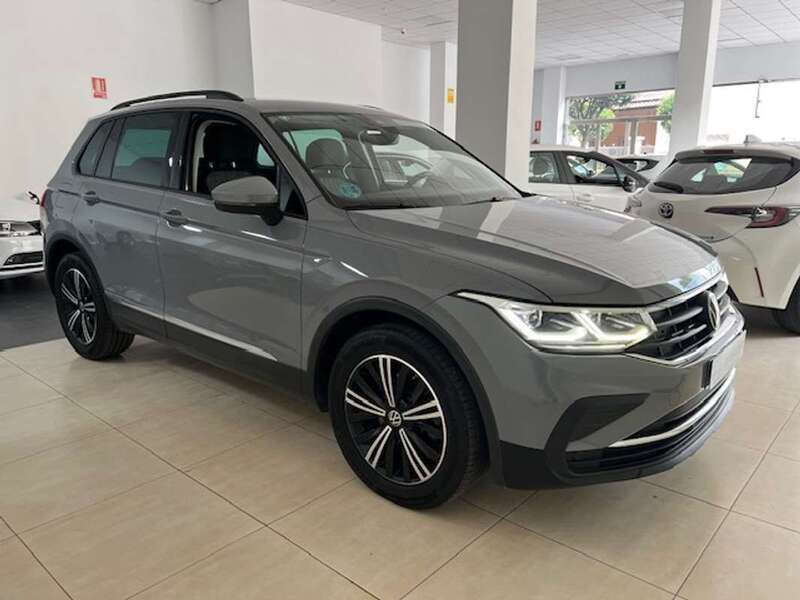 Gris Usado 2022 VW Tiguan Life SUV | 26.900 € (Precio justo) - Imagen 1/4