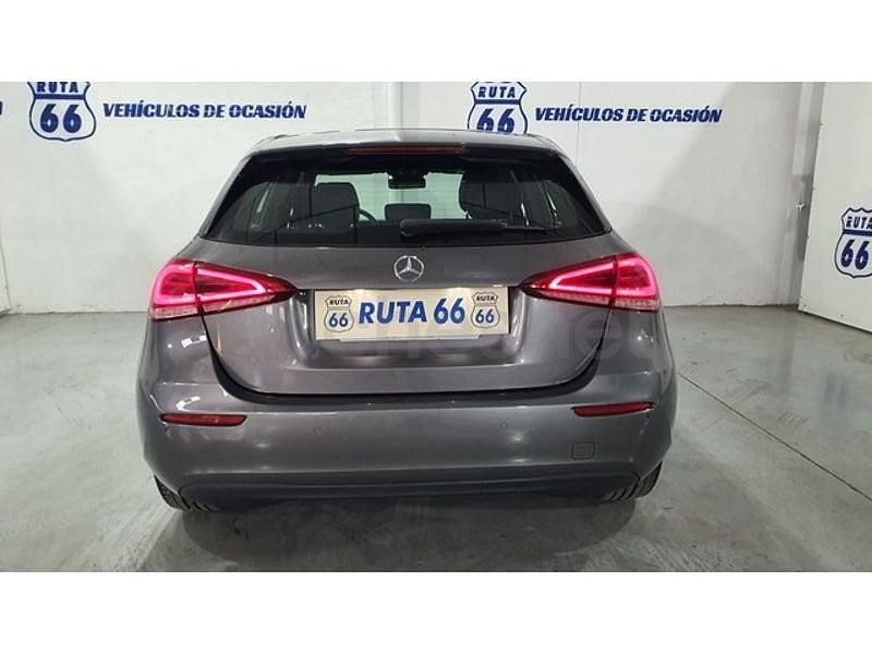 Usado Mercedes A180 136 CV (100 kW) 2019 Gris / plata Berlina