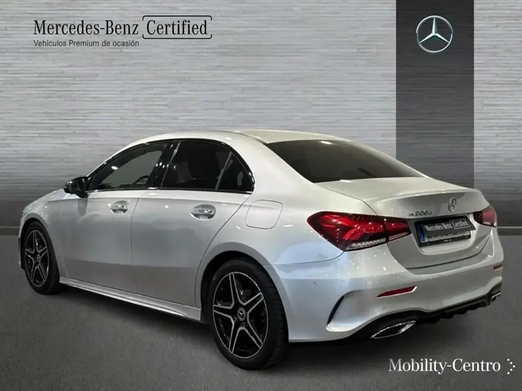 Usado Mercedes A200 AMG line 150 CV (110 kW) 2022 Plata iridio met Berlina
