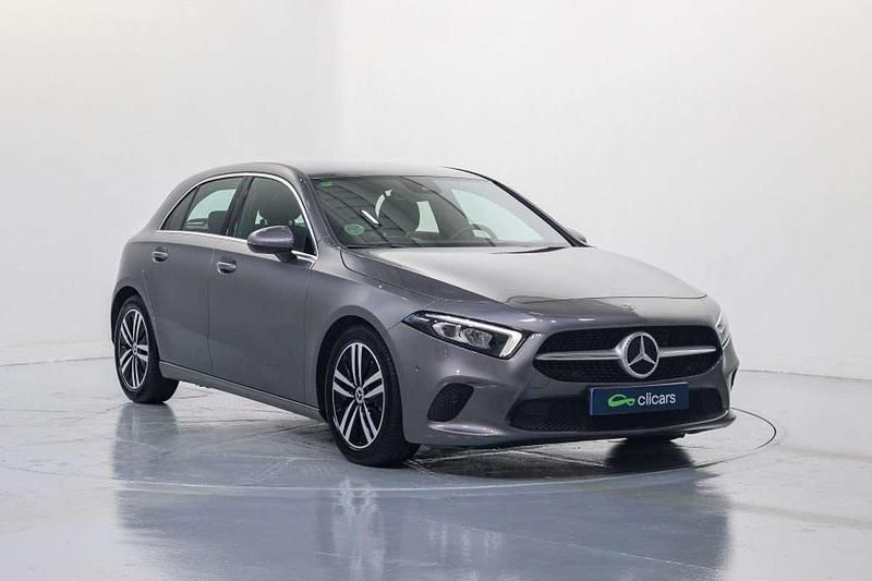 Usado Mercedes A180 116 CV (85 kW) 2022 Gris Berlina