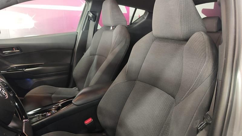 Usado Toyota C-HR Advance 122 CV (89 kW) 2019 Gris SUV