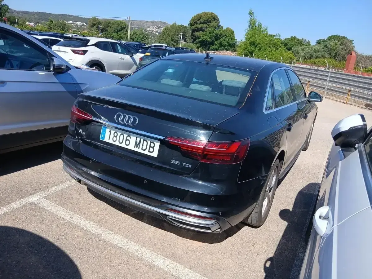 Usado Audi A4 Advanced Plus 163 CV (119 kW) 2022 Negro Berlina