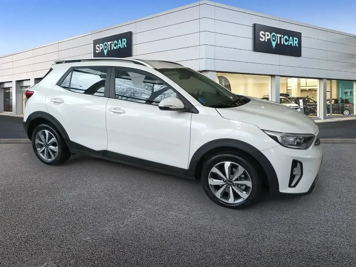 Usado Kia Stonic 100 CV (73 kW) 2024 Blanco SUV
