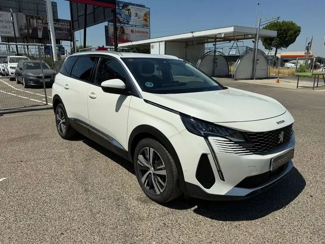 Usado Peugeot 5008 Allure 131 CV (96 kW) 2021 Blanco SUV
