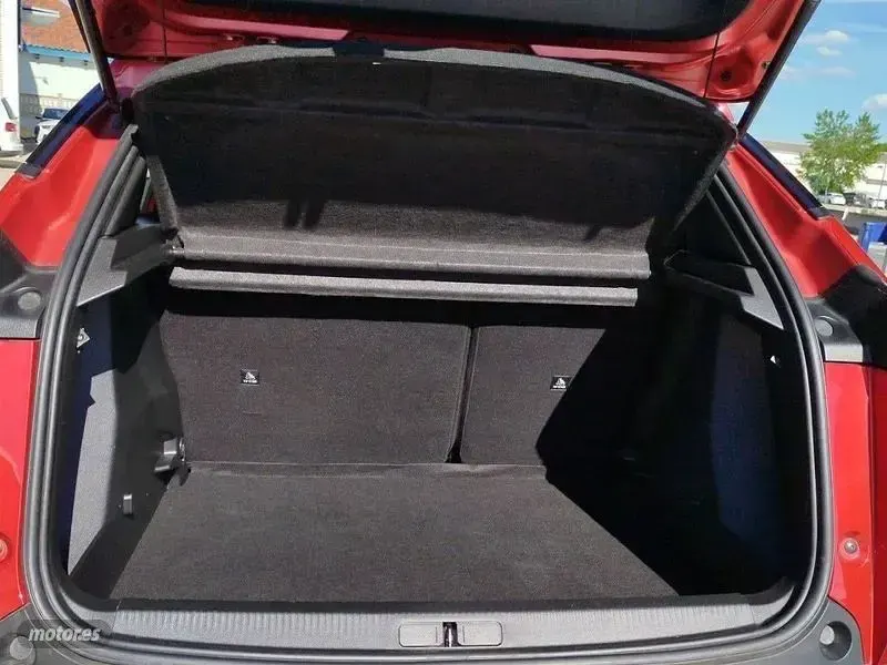 Usado Peugeot 2008 Active 100 CV (73 kW) 2023 Rojo SUV