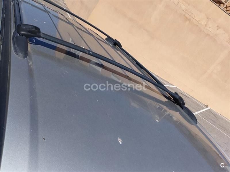 Usado Chrysler Voyager 180 CV (132 kW) 2003 Gris / plata Monovolumen