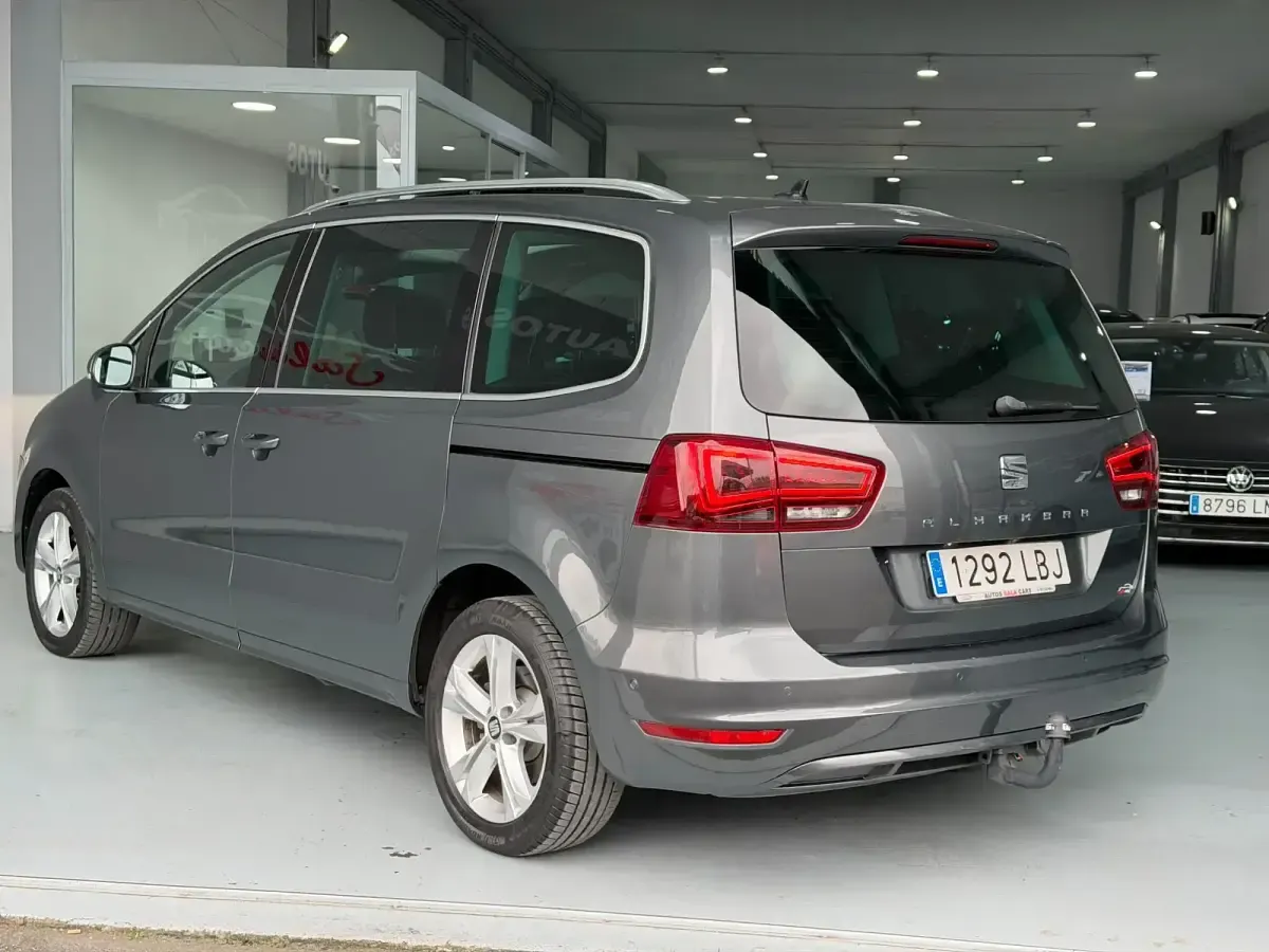 Usado Seat Alhambra XCELLENCE 150 CV (110 kW) 2019 Gris / plata Monovolumen