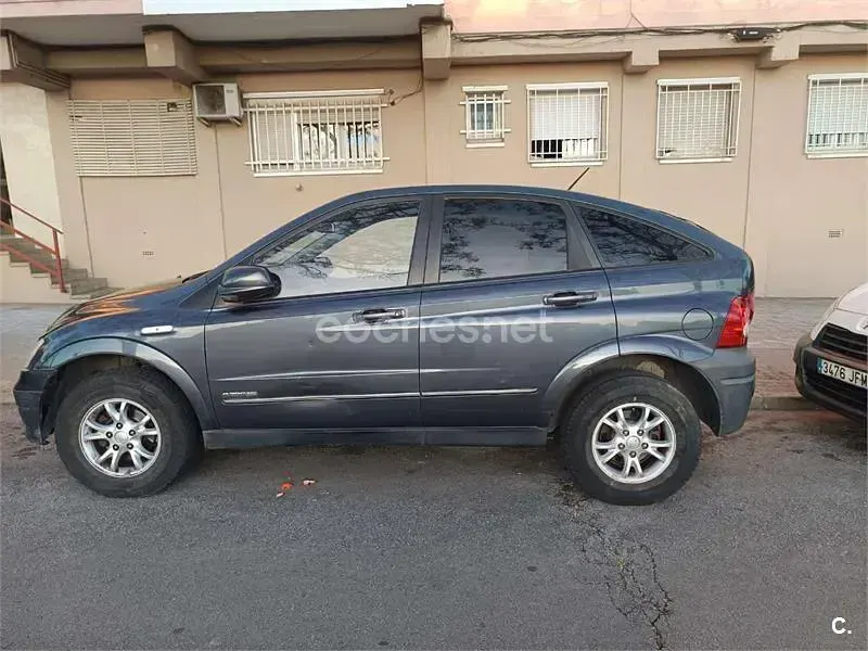 Usado SsangYong Actyon 141 CV (103 kW) 2008 Gris / plata SUV