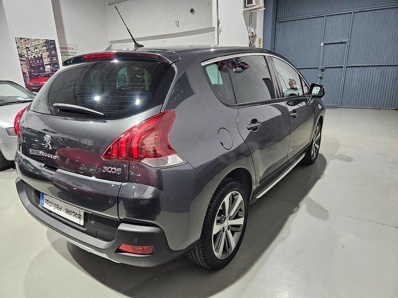 Usado Peugeot 3008 Allure 120 CV (88 kW) 2016 Gris / plata Berlina