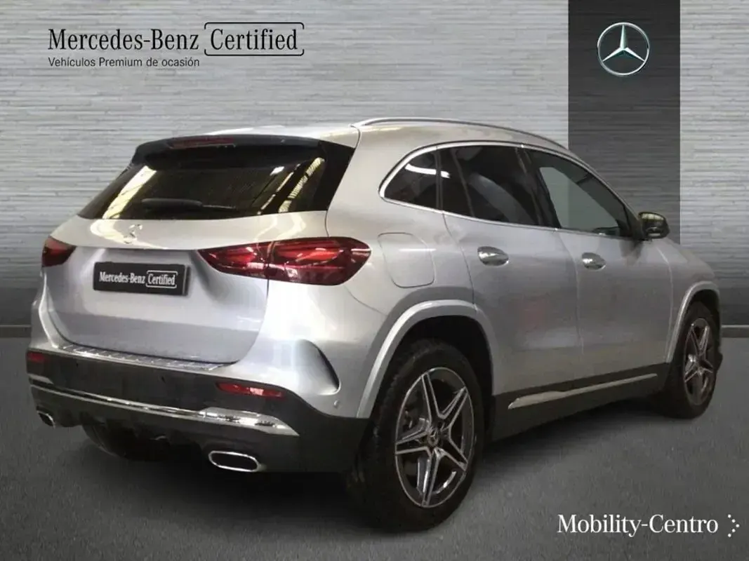 Usado Mercedes GLA250 163 CV (119 kW) 2025 Plata hightech SUV