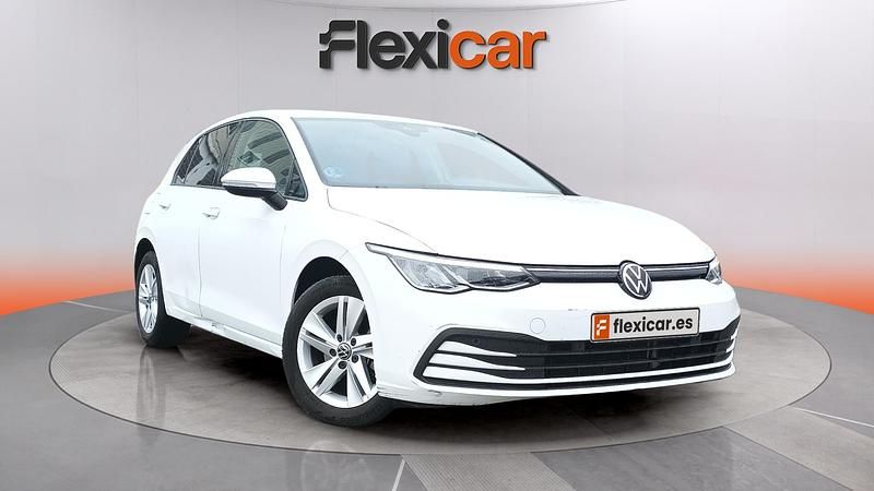 Usado VW Golf VIII Life 110 CV (80 kW) 2024 Blanco Familiar