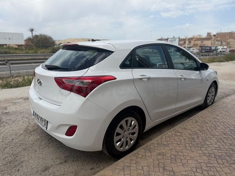 Brugt Hyundai i30 90 HK (66 kW) 2017 Hvid Sedan
