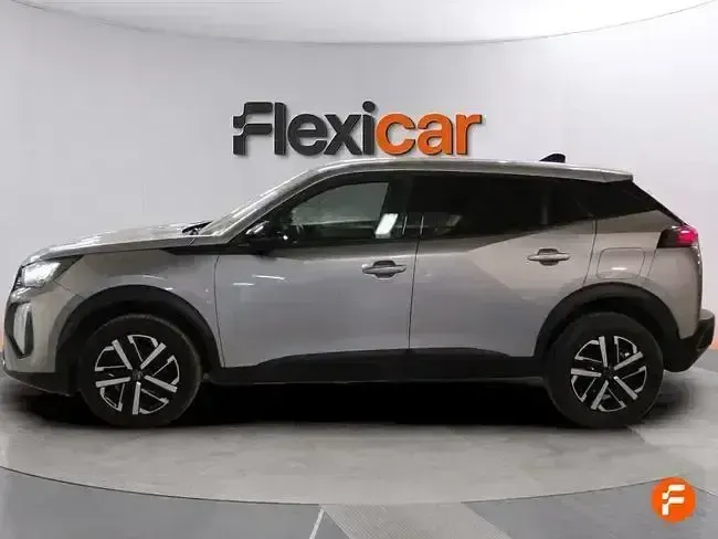 Usado Peugeot 2008 Active 100 CV (73 kW) 2023 Gris SUV