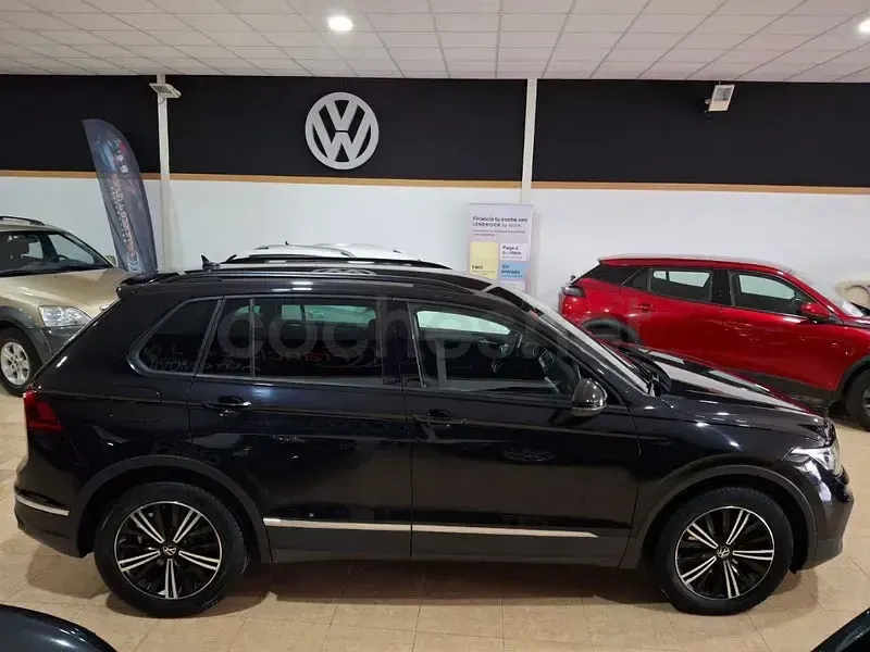 Usado VW Tiguan Life 150 CV (110 kW) 2021 Negro SUV