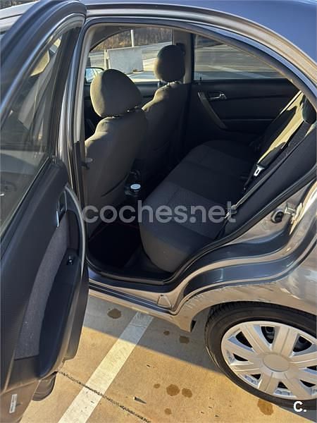 Usado Chevrolet Aveo LT 94 CV (69 kW) 2010 Gris / plata Berlina