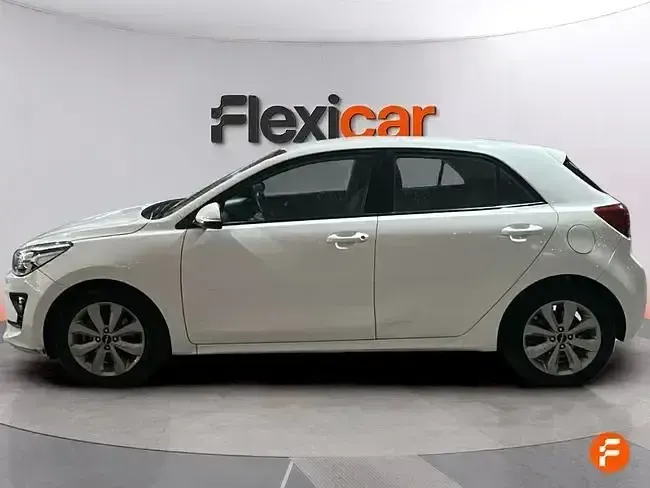 Usado Kia Rio 100 CV (73 kW) 2023 Blanco Berlina