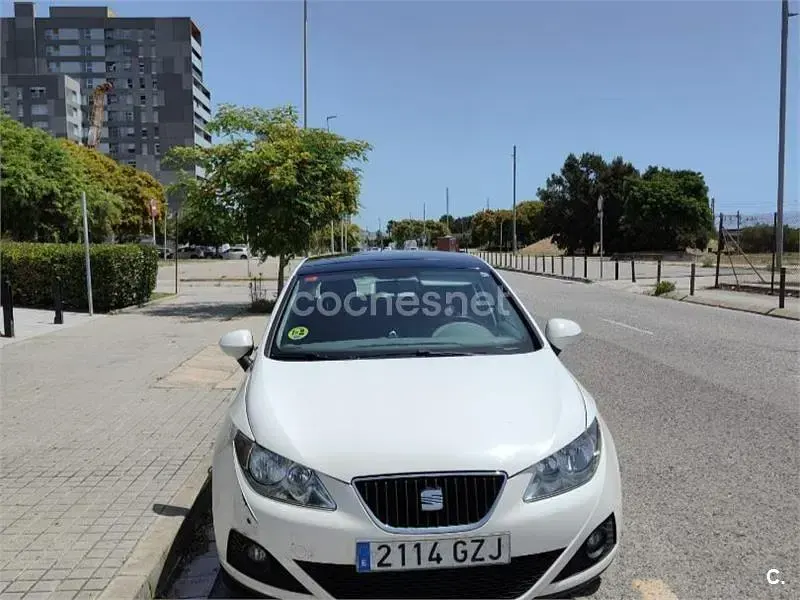 Usado Seat Ibiza Style 90 CV (66 kW) 2011 Blanco Berlina