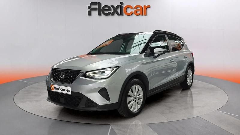 Usado Seat Arona Style 111 CV (81 kW) 2023 Gris SUV