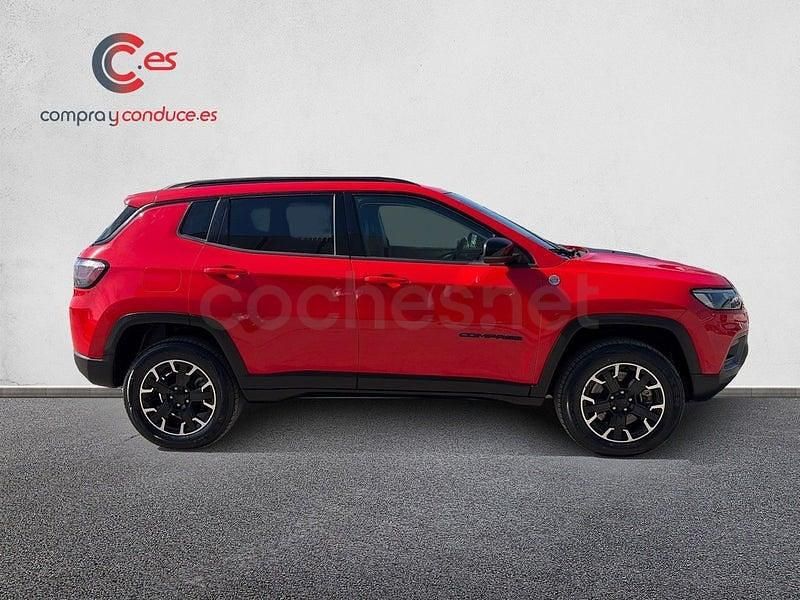 Usado Jeep Compass Trailhawk 240 CV (176 kW) 2022 Rojo SUV