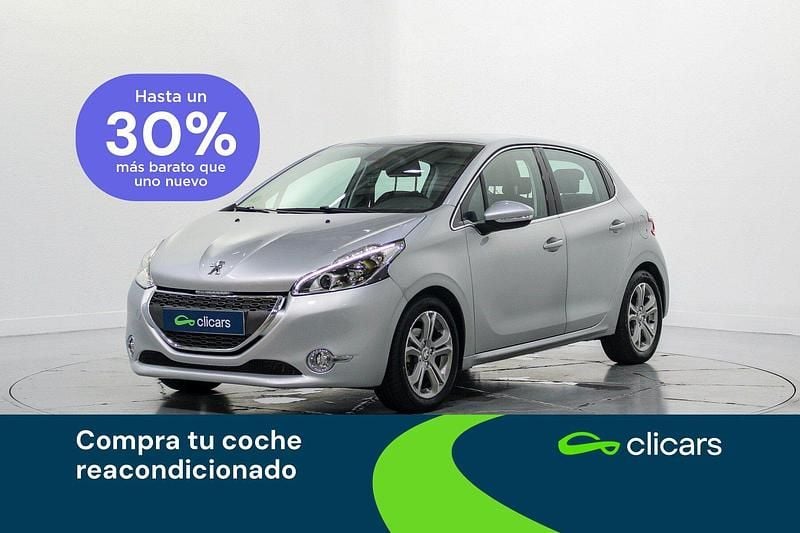 Gris Usado 2013 Peugeot 208 Allure Utilitario | 7990 € (Precio justo) - Imagen 1/4