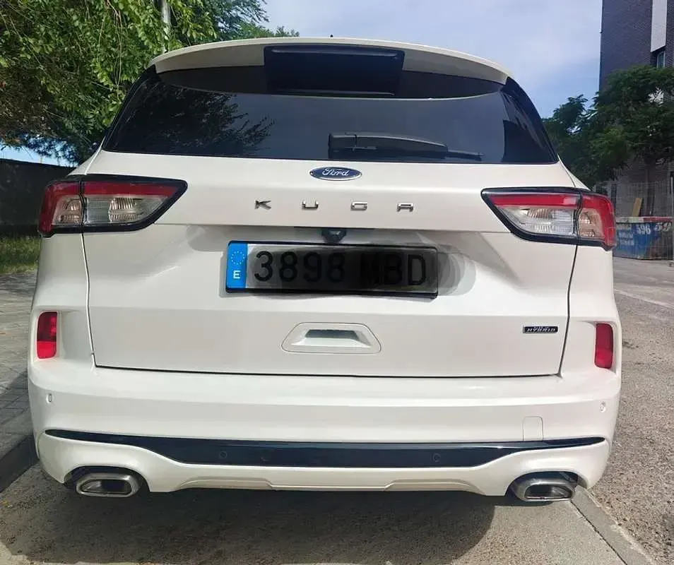 Usado Ford Kuga ST-Line 226 CV (166 kW) 2022 Blanco SUV