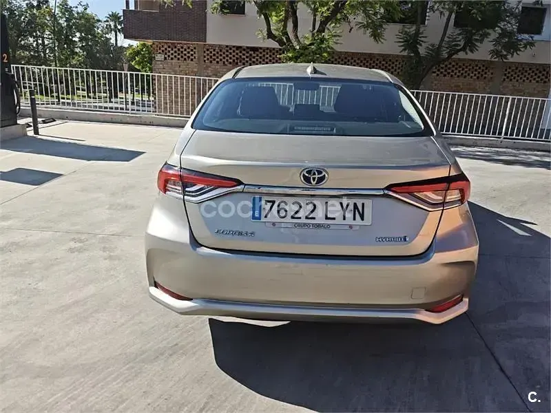 Usado Toyota Corolla Eco 122 CV (89 kW) 2022 Beige Berlina