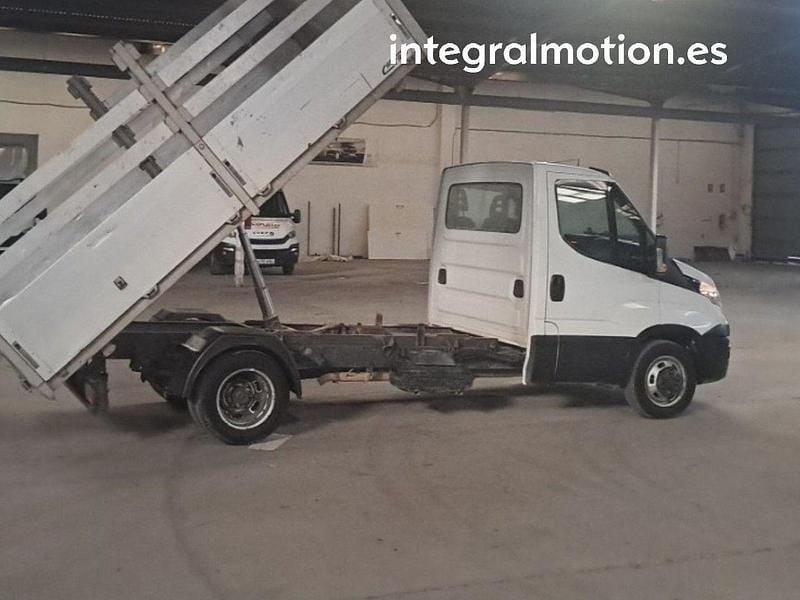 Usado Iveco Daily 150 CV (110 kW) 2017 Blanco Van