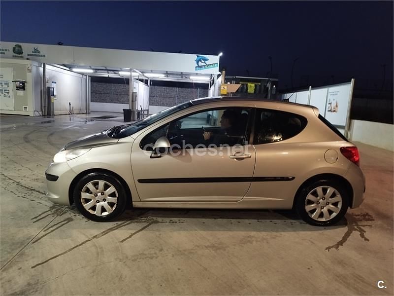 Usado Peugeot 207 70 CV (51 kW) 2007 Gris / plata Berlina